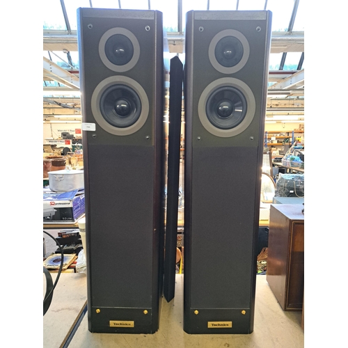 735 - A pair of Technics SB-M800 6Ω floor standing three-way hi-fi speakers