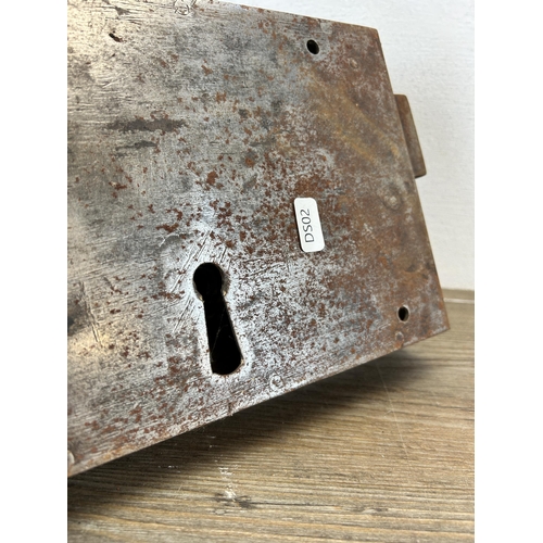 668 - An early 20th century cast metal lock mechanism - approx. 17.5cm high x 31cm wide x 7.5cm deep