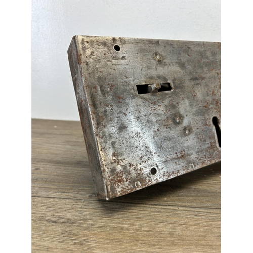 668 - An early 20th century cast metal lock mechanism - approx. 17.5cm high x 31cm wide x 7.5cm deep