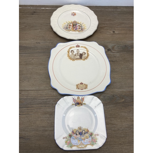 443 - A quantity of collector's plates to include Royal Doulton Coaching Scenes, Royal Worcester aviation,... 