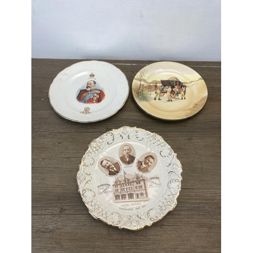 443 - A quantity of collector's plates to include Royal Doulton Coaching Scenes, Royal Worcester aviation,... 