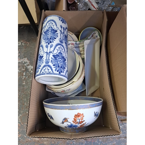 987 - Four boxes and a bag containing Royal Doulton, Portmeirion, Spode and Wedgwood ceramics, boxed Maist... 