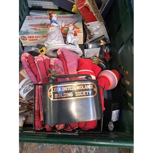 987 - Four boxes and a bag containing Royal Doulton, Portmeirion, Spode and Wedgwood ceramics, boxed Maist... 