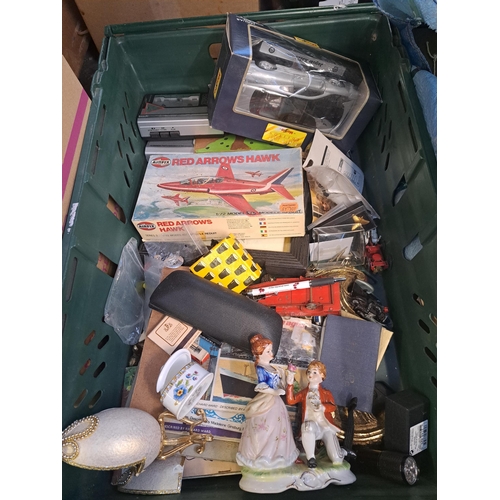 987 - Four boxes and a bag containing Royal Doulton, Portmeirion, Spode and Wedgwood ceramics, boxed Maist... 