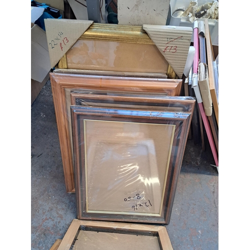 988 - A large collection of various picture frames