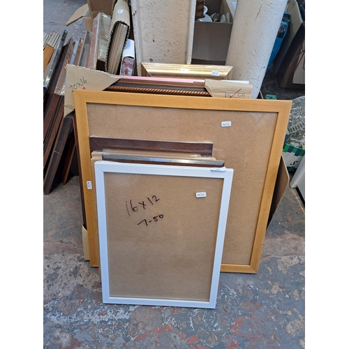 988 - A large collection of various picture frames