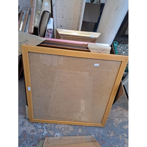 988 - A large collection of various picture frames