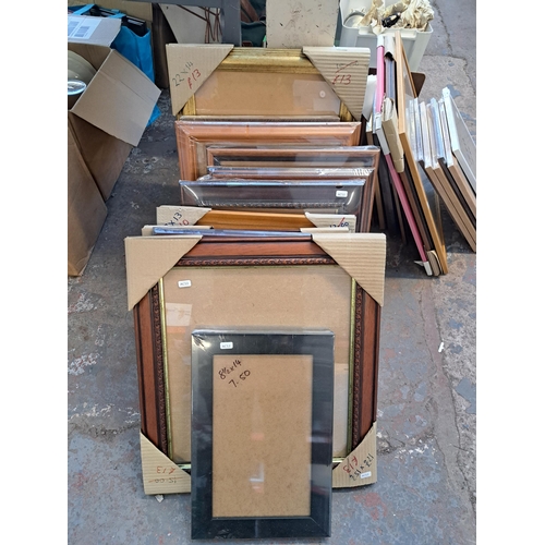 988 - A large collection of various picture frames