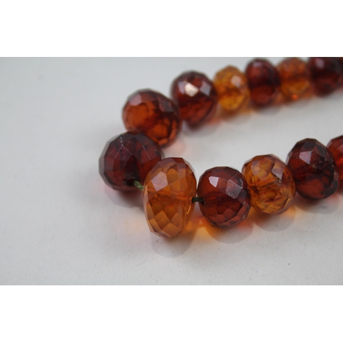 2115 - A single strand faceted amber beaded necklace - approx. gross weight 45g