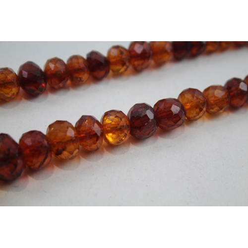 2115 - A single strand faceted amber beaded necklace - approx. gross weight 45g