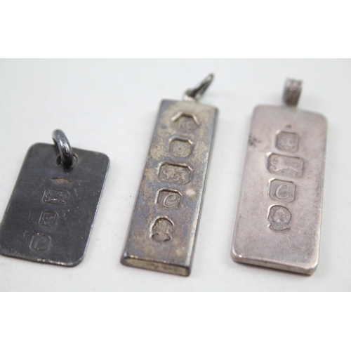 2121 - Three hallmarked .925 silver ingots, two Jubilee 1977 and one other - approx. gross weight 39g