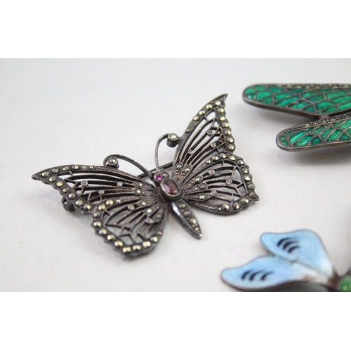 2125 - Four silver brooches to include guilloche enamel dragonfly etc. - approx. gross weight 42g