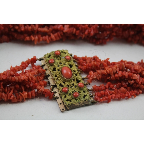 2135 - An antique coral necklace with ornate clasp - approx. gross weight 108g