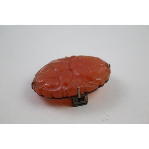 2146 - Two pieces of Chinese silver and white metal carved carnelian jewellery - approx. gross weight 37g