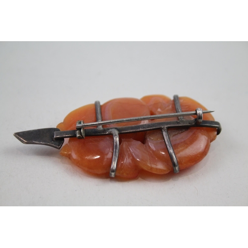 2146 - Two pieces of Chinese silver and white metal carved carnelian jewellery - approx. gross weight 37g