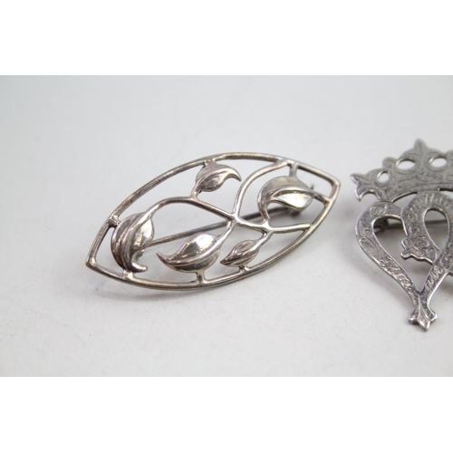 2158 - Four silver Celtic brooches - approx. gross weight 28g