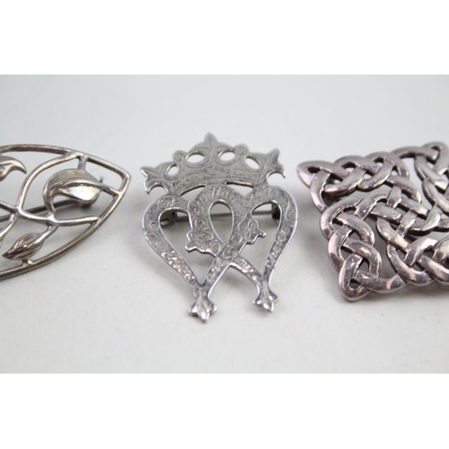 2158 - Four silver Celtic brooches - approx. gross weight 28g