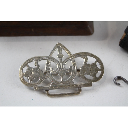 2218 - Five pieces of hallmarked .925 sterling silver to include purse, silver and wooden trinket box, broo... 