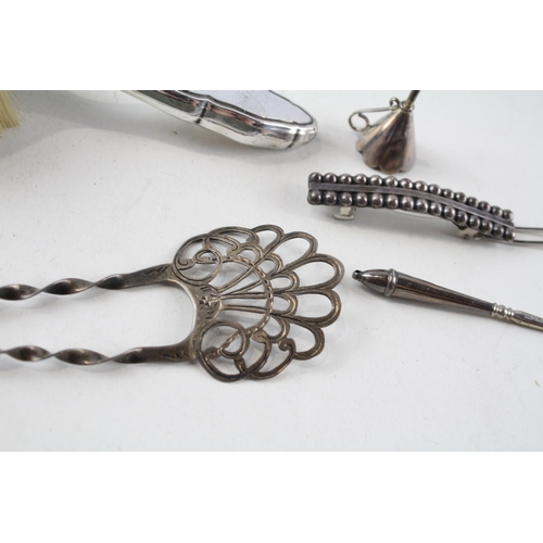 2232 - Six pieces of hallmarked .925 sterling silver to include hairbrush, button hook etc. - approx. gross... 