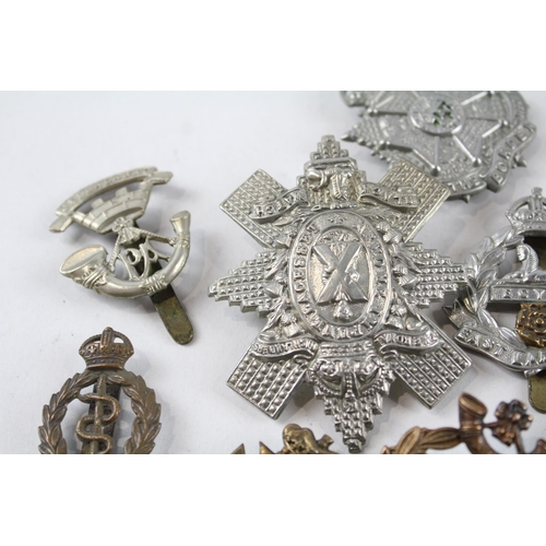 2305 - A collection of vintage military cap badges