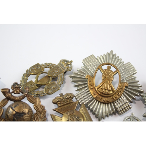 2305 - A collection of vintage military cap badges