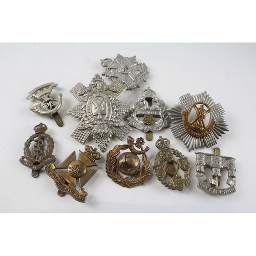 2305 - A collection of vintage military cap badges