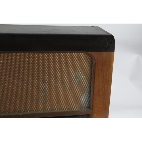 739 - A mid 1950s Raymond Electric Ltd. three-band five-valve tabletop radio