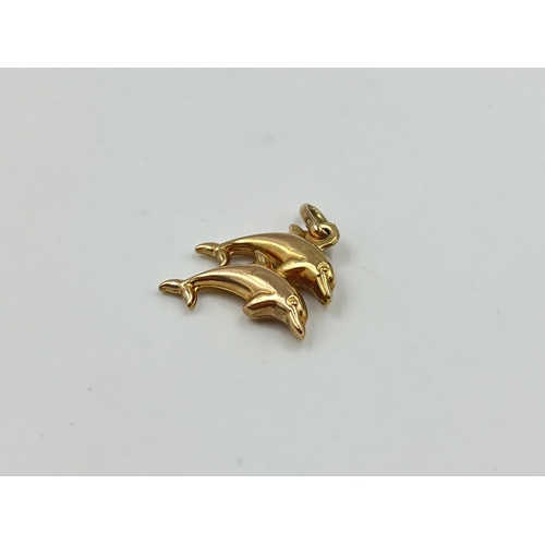 2005 - A 9ct gold dolphin pendant - approx. gross weight 0.8g