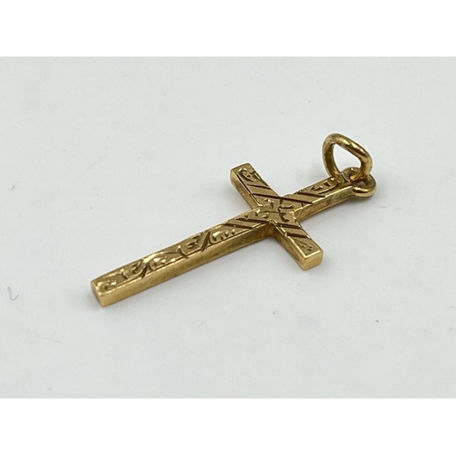 2009 - A hallmarked Birmingham 9ct gold cross pendant - approx. gross weight 1.15g