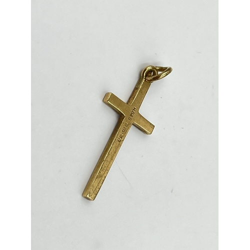 2009 - A hallmarked Birmingham 9ct gold cross pendant - approx. gross weight 1.15g