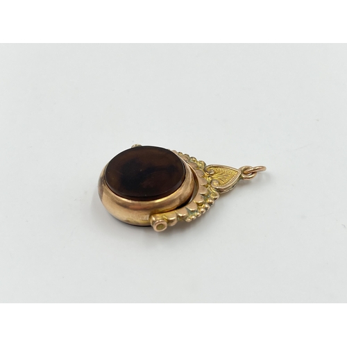 2017 - An early 20th century 9ct gold bloodstone and agate swivel fob/pendant - approx. gross weight 6g