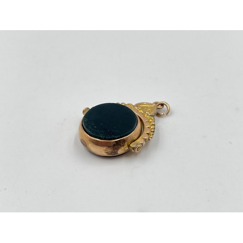 2017 - An early 20th century 9ct gold bloodstone and agate swivel fob/pendant - approx. gross weight 6g