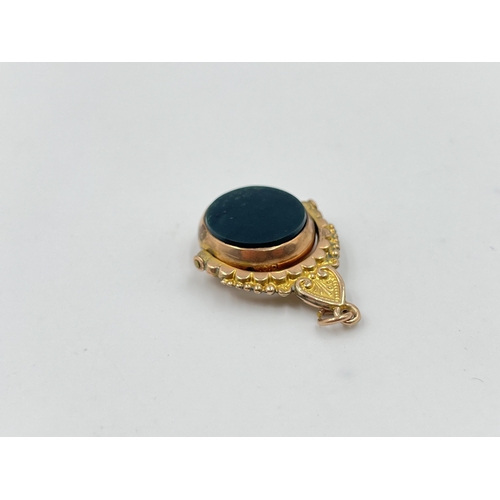 2017 - An early 20th century 9ct gold bloodstone and agate swivel fob/pendant - approx. gross weight 6g