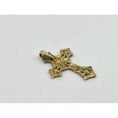 2022 - A hallmarked 9ct gold cross pendant - approx. gross weight 1.5g