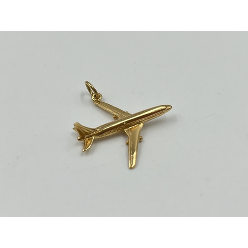 2027 - A hallmarked Birmingham 9ct gold aeroplane pendant - approx. gross weight 2.8g