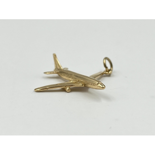 2027 - A hallmarked Birmingham 9ct gold aeroplane pendant - approx. gross weight 2.8g