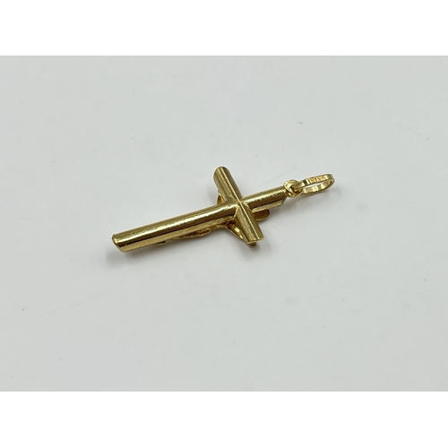 2038 - A 9ct gold crucifix pendant - approx. gross weight 0.84g