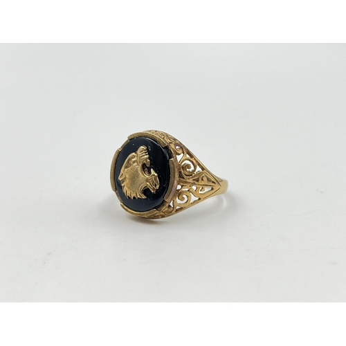 2046 - A hallmarked Birmingham 9ct gold and black onyx pierced Jaguar signet ring, size T - approx. gross w... 