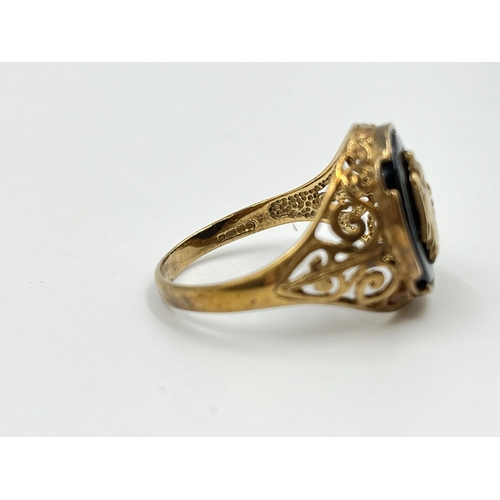 2046 - A hallmarked Birmingham 9ct gold and black onyx pierced Jaguar signet ring, size T - approx. gross w... 