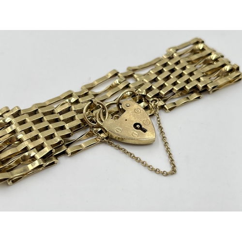 2048 - A hallmarked 9ct gold gate bracelet with hallmarked 9ct gold heart shaped padlock clasp - approx. gr... 