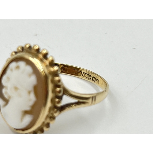 2058 - A hallmarked Birmingham 9ct gold cameo ring, size N - approx. gross weight 2.9g