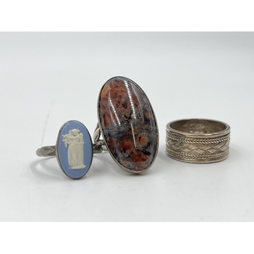 2076 - Three silver rings to include Wedgwood Jasperware, agate etc.