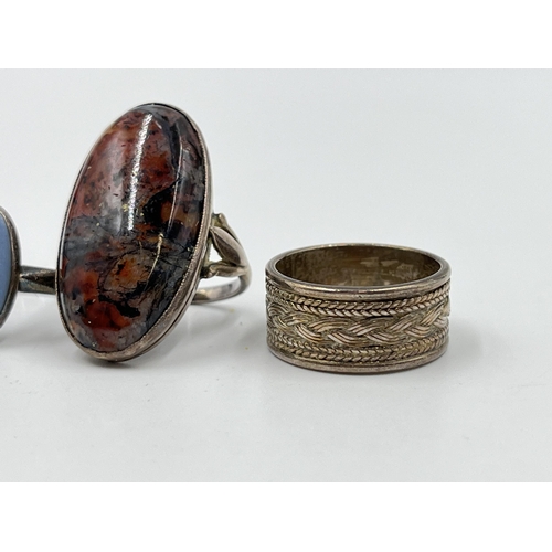 2076 - Three silver rings to include Wedgwood Jasperware, agate etc.