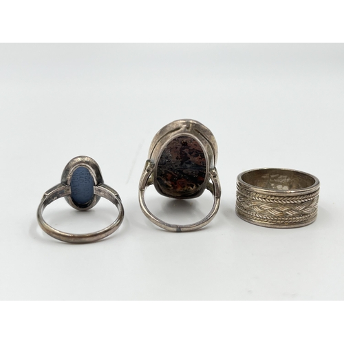 2076 - Three silver rings to include Wedgwood Jasperware, agate etc.