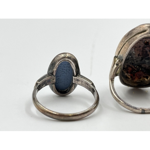 2076 - Three silver rings to include Wedgwood Jasperware, agate etc.