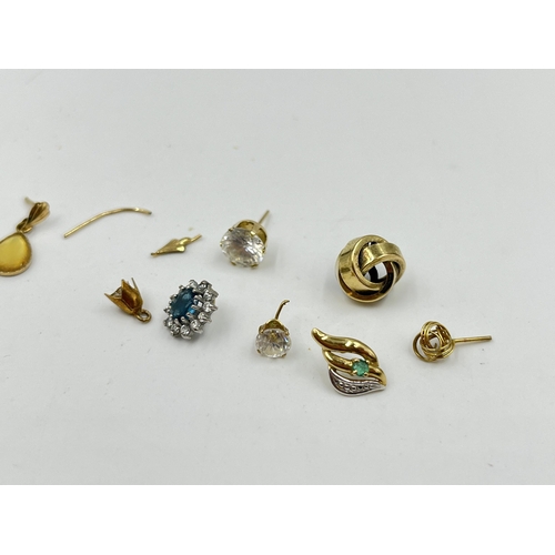 2077 - A collection of scrap 9ct gold jewellery - approx. gross weight  5.25g