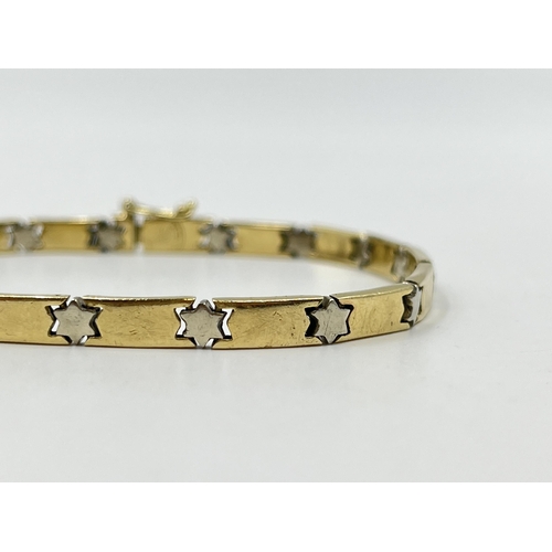 2082 - A stamped 14ct gold star motif bracelet - approx. gross weight 13.4g