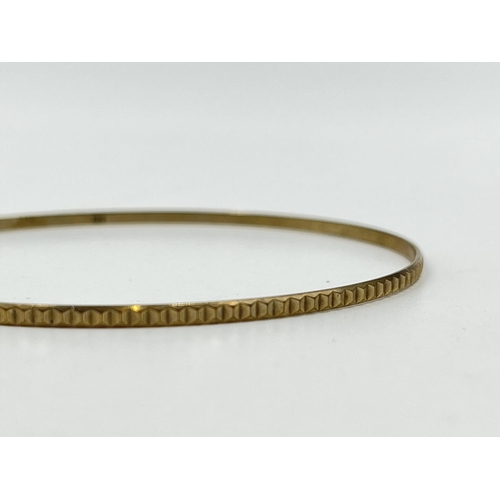 2084 - A stamped 8ct gold bangle - approx. gross weight 3.45g