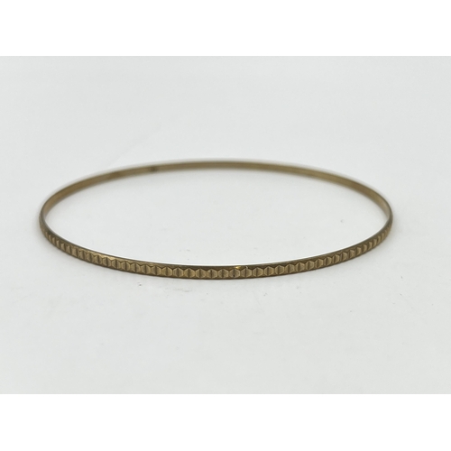 2084 - A stamped 8ct gold bangle - approx. gross weight 3.45g