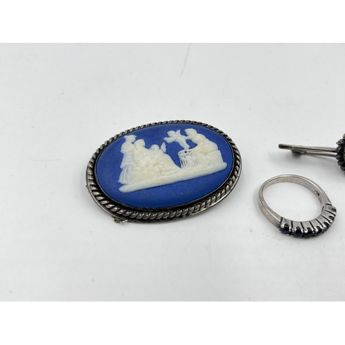 2093 - Five pieces of .925 silver and white metal jewellery to include Jasperware brooch, Charles Horner Ch... 